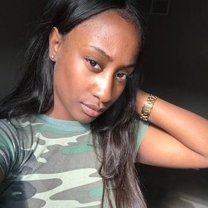 Meet your Posher, Aisha